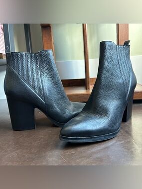 Marc Fisher- Alva leather almond pointed toe block heel ankle boots- size 10